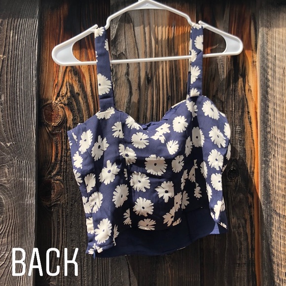 superdown Daisy Button Front Top - Picture 5 of 6